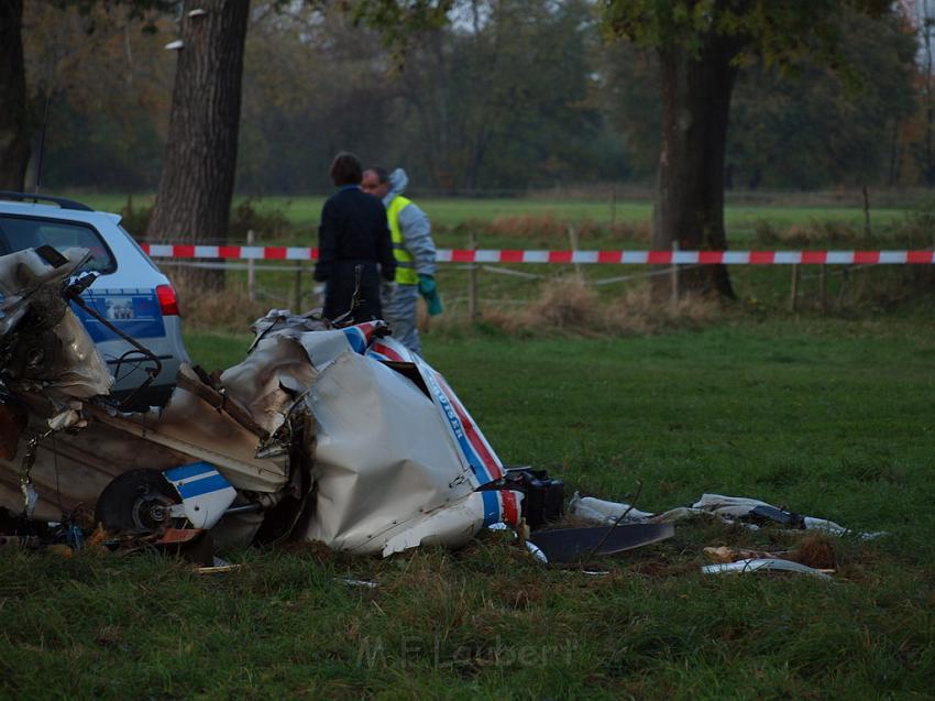 Kleinflugzeug abgestuerzt Sankt Augustin Meindorf P306.JPG